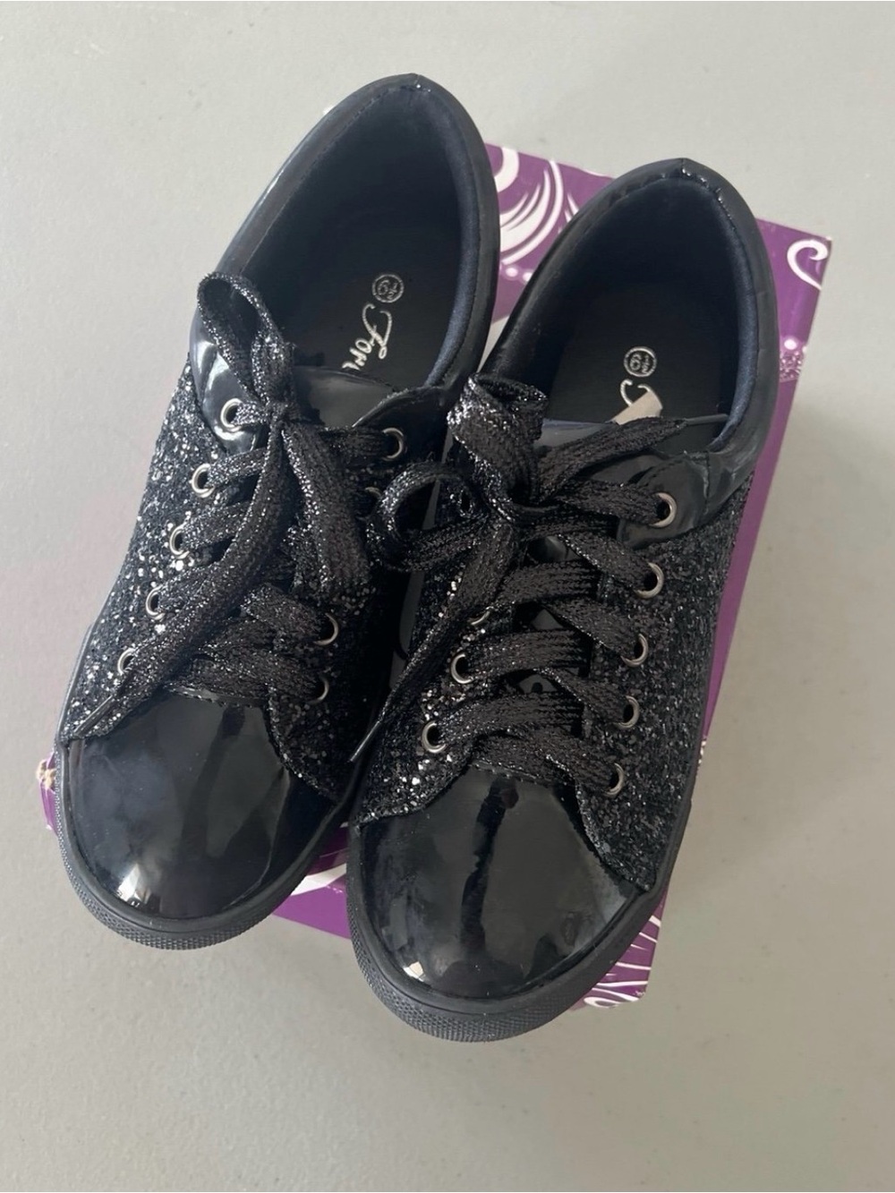 Women’s Black Glitter Lace-Up Sneakers Shoes Size 6.5